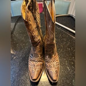Circle G 5002 Boots Size 8, worn twice-great condition!